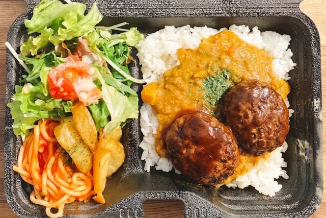 グランデリカ／早朝配達OK ロケ・イベントで人気の定番洋食弁当-具材ゴロゴロやみつきキーマカレーと自家製ハンバーグ