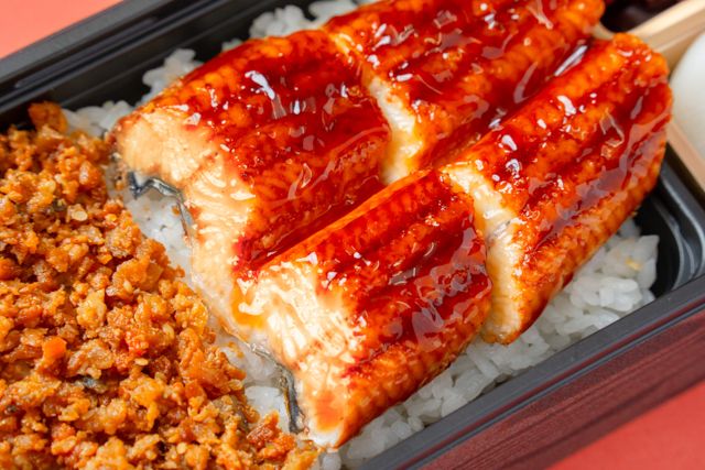 竈炊き 鰻治郎（埼玉店）-うなぎそぼろ重【雅】