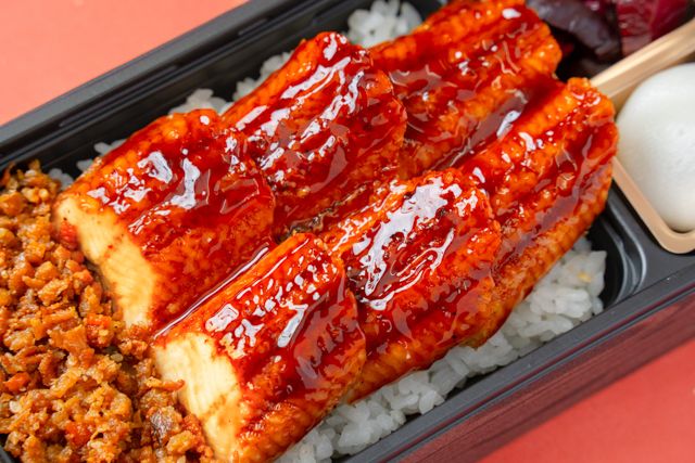 竈炊き 鰻治郎（埼玉店）-うなぎそぼろ重【匠】