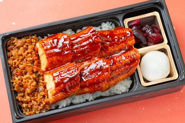 竈炊き 鰻治郎（埼玉店）-うなぎそぼろ重【匠】