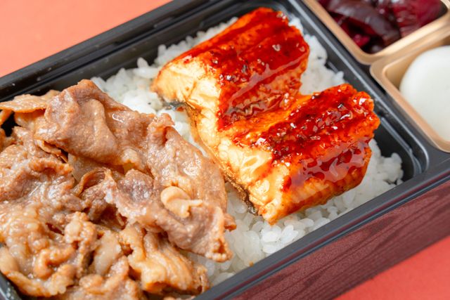 竈炊き 鰻治郎（埼玉店）-うなぎと豚すき重【吟】
