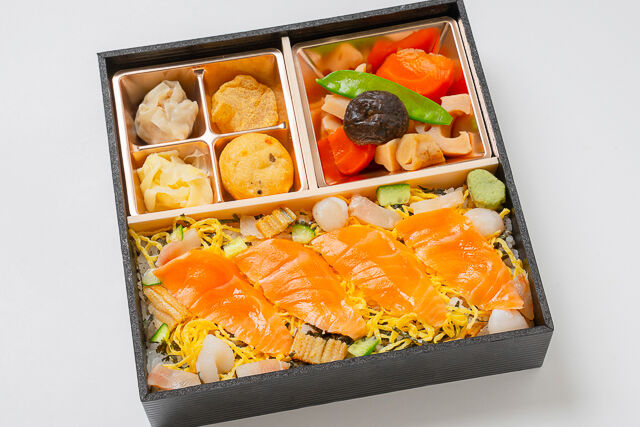 伝統江戸前赤酢寿司 築地魚蔵（千葉店）-【熨斗対応可】彩りサーモンちらし