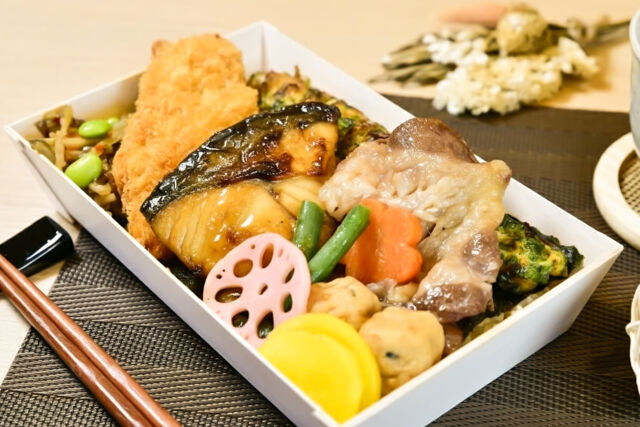 江戸前ちば海苔弁-天然ぶり幽庵焼きと和牛すき焼き江戸前ちば海苔弁