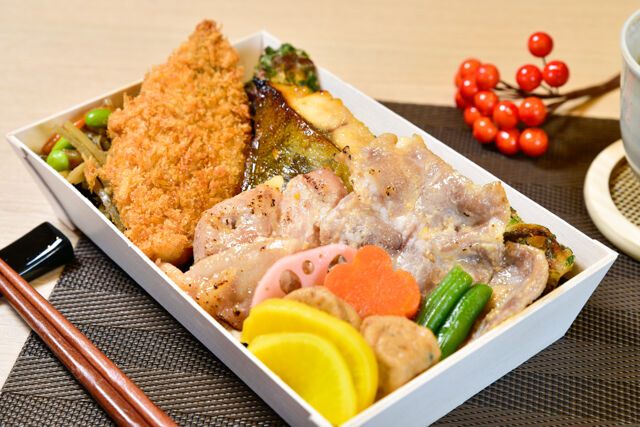 江戸前ちば海苔弁-鶏ももと豚ロースと銀ひらす西京焼き江戸前ちば海苔弁