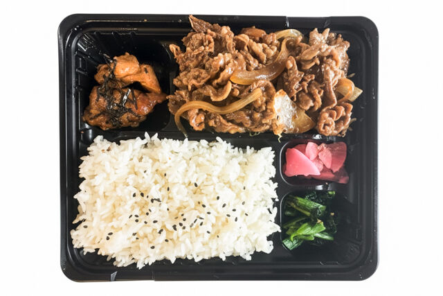ボリューム満点牛焼肉焼きとり弁当