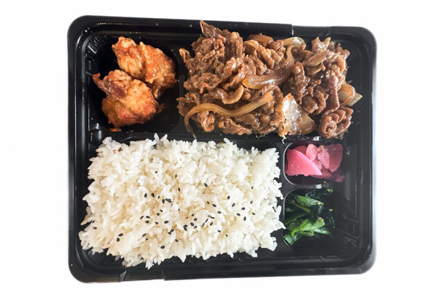 手作り弁当のきのこ-ボリューム満点牛焼肉唐揚げ弁当