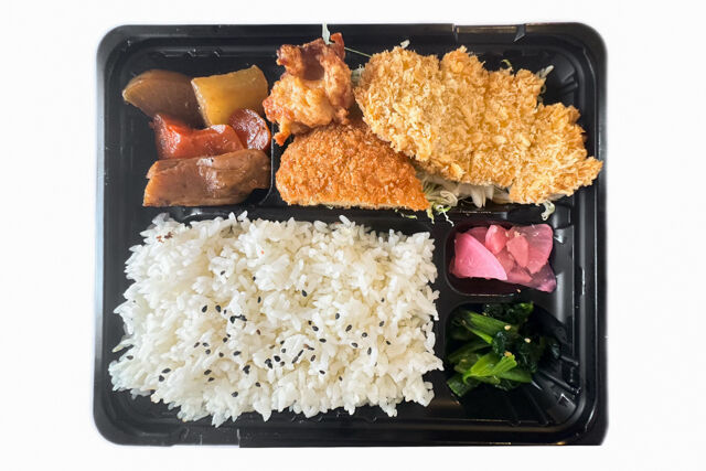 手作り弁当のきのこ-ボリュームヒレカツ＆コロッケ弁当（とり大根）
