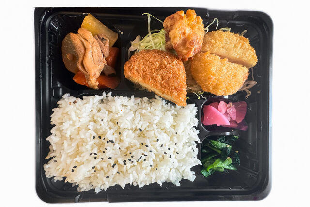 手作り弁当のきのこ-ボリュームエビカツ＆コロッケ弁当（とり大根）