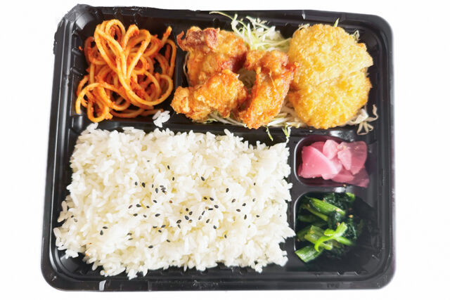 手作り弁当のきのこ-ボリューム海老カツ＆唐揚げ弁当（パスタ）