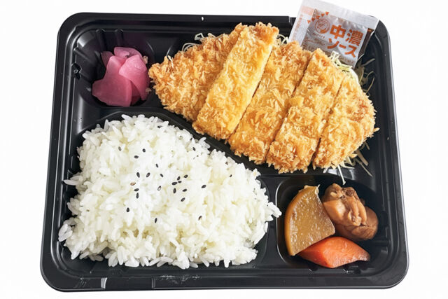 手作り弁当のきのこ-ロースカツ＆とり大根弁当