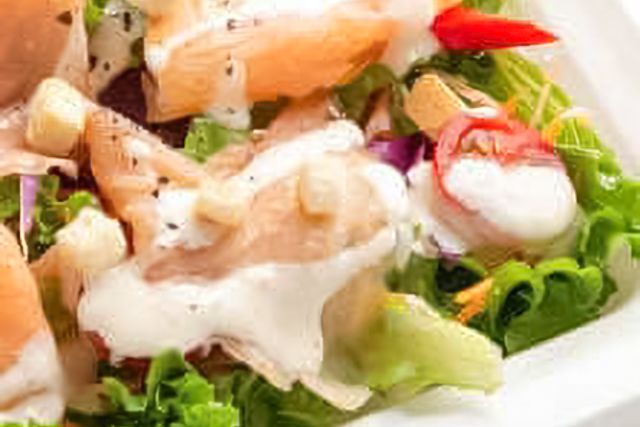 スモークサーモンのシーザーサラダ