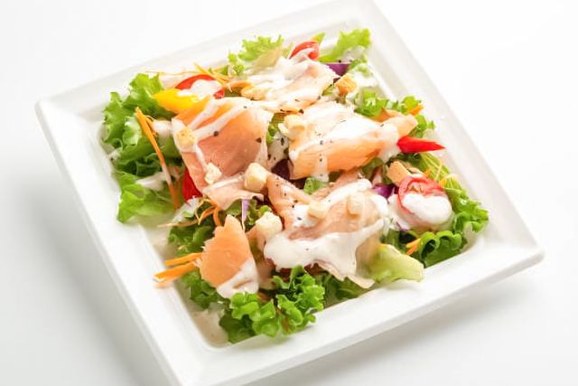 創作ダイニングSAKIGAKE〜オードブル〜-スモークサーモンのシーザーサラダ