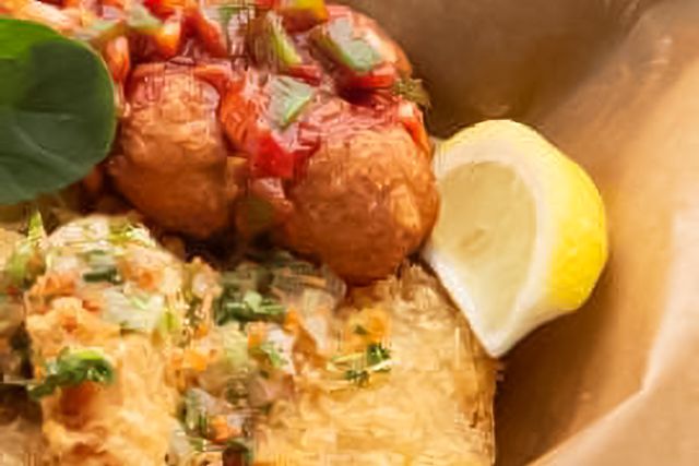 白身フライエスニックソース＆ミートボールサルサソーススパゲッティ