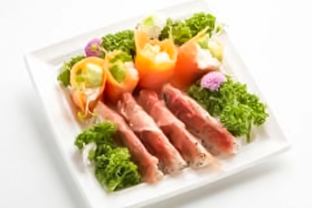 創作ダイニングSAKIGAKE〜オードブル〜-ドラゴン生ハム＆スモークサーモンクリームチーズアボカドロール