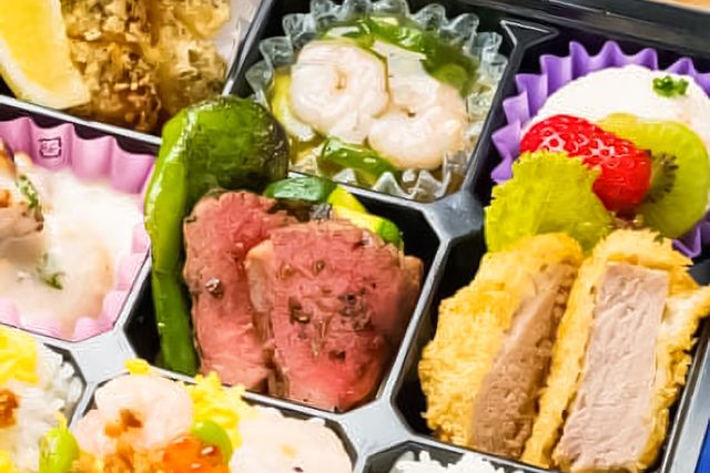 創作ダイニングSAKIGAKE〜会食弁当〜-殿（しんがり）御膳～海老とイクラのちらし～