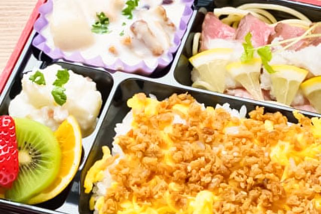 創作ダイニングSAKIGAKE〜会食弁当〜-SAKIGAKE御膳～鶏そぼろ飯～