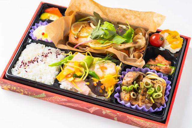 創作ダイニングSAKIGAKE〜会食弁当〜-鮭のレモン焼き御膳