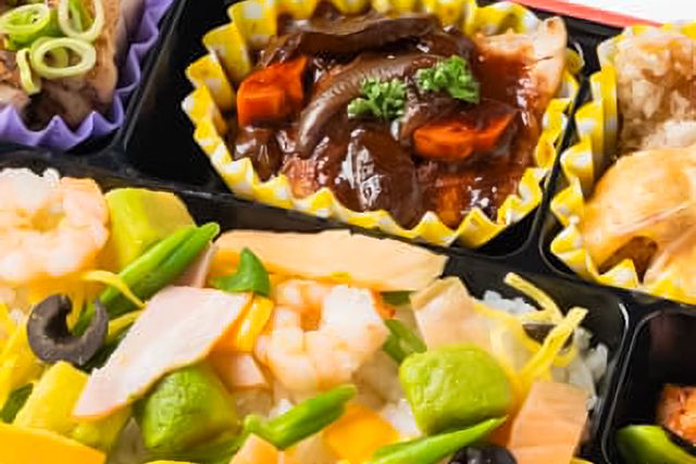 創作ダイニングSAKIGAKE〜会食弁当〜-豚ヒレ肉のデミソース洋風ちらし御膳