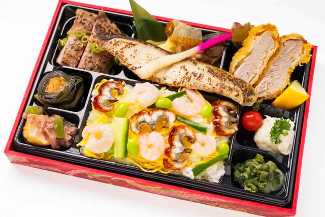 創作ダイニングSAKIGAKE〜会食弁当〜-鮭の西京焼ちらし御膳