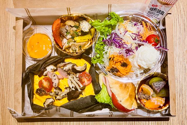 創作ダイニングSAKIGAKE〜会食弁当〜-オムライスサンドイッチ個別オードブルBOX