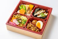 肉懐石 大かわ-鰻のひつまぶし風ごはんと二色そぼろ五菜升めし〜牛すき焼き〜