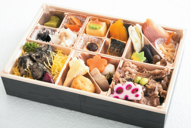 肉懐石 大かわ-牛すき焼きと鶏炭火焼き弁当