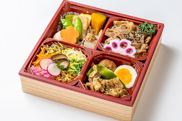 肉懐石 大かわ-牛すき焼きごはんと二色そぼろ五菜升めし〜豚の生姜焼き〜