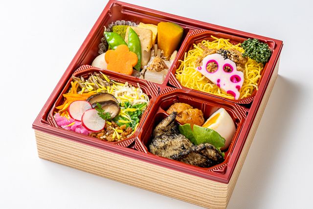 肉懐石 大かわ-特製豚みそごはんと二色そぼろ五菜升めし〜鶏の炭火焼き〜