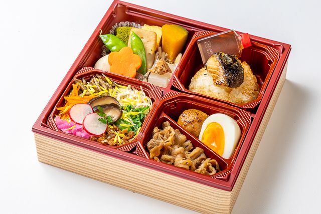 肉懐石 大かわ-銀ダラ焼きおにぎりと二色そぼろ五菜升めし〜牛すき焼き〜