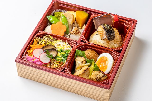 肉懐石 大かわ-銀ダラ焼きおにぎりと二色そぼろ五菜升めし〜鶏の幽庵焼き〜