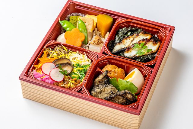 肉懐石 大かわ-鰻のひつまぶし風ごはんと二色そぼろ五菜升めし〜鶏の炭火焼き〜