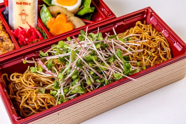 肉懐石 大かわ-さくら娘のいちじく焼きそば 彩り二段重