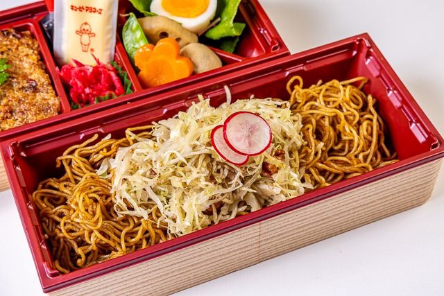 肉懐石 大かわ-キャベツ畑のいちじく焼きそば 彩り二段重