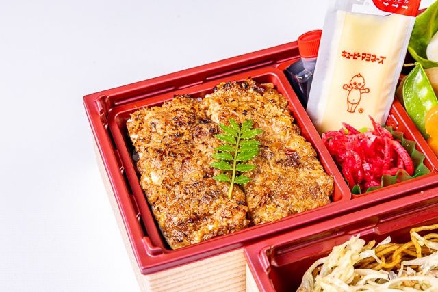 肉懐石 大かわ-キャベツ畑のいちじく焼きそば 彩り二段重