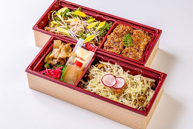 肉懐石 大かわ-キャベツ畑とさくら娘の彩り二段重～いちじくソース焼きそばと豚の生姜焼き～