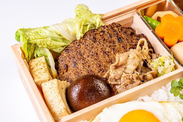 肉懐石 大かわ-牛すき焼き煮込み日の出ハンバーグと鶏の炭焼き御膳