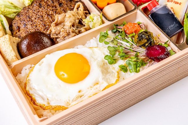 肉懐石 大かわ-牛すき焼き煮込み日の出ハンバーグと鶏の炭焼き御膳