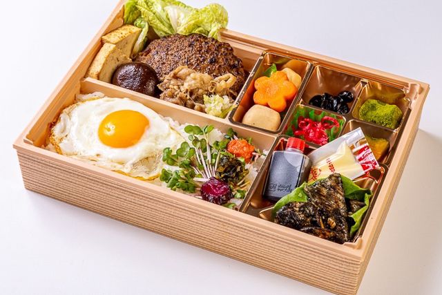 肉懐石 大かわ-牛すき焼き煮込み日の出ハンバーグと鶏の炭焼き御膳