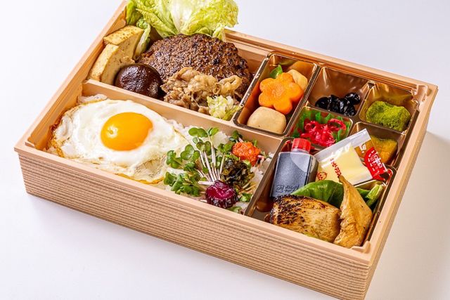 肉懐石 大かわ-牛すき焼き煮込み日の出ハンバーグとスパイシーチキン御膳
