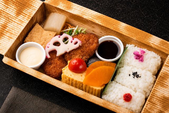折詰割烹 最魚-サクふわ黄金白身魚フライ ‐極上「鮑肝醤油」と濃厚ホワイトソース‐