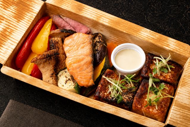 折詰割烹 最魚-【ヘルシー・ご飯不使用】秋鮭とローストビーフの彩り温野菜御膳