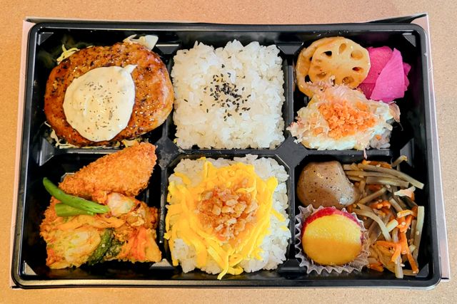 よこはま雅膳-よこはま雅膳（福）自家製タルタルハンバーグ