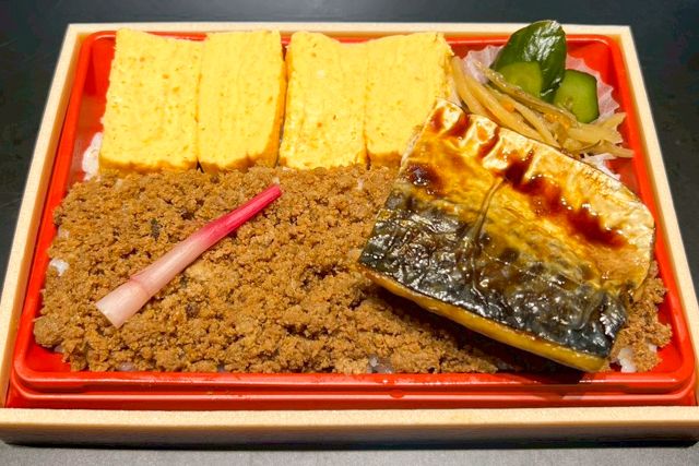 eggg-鶏そぼろ弁当（サバのかば焼き）