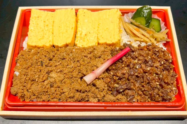 eggg-鶏そぼろ弁当（牛タンしぐれ）