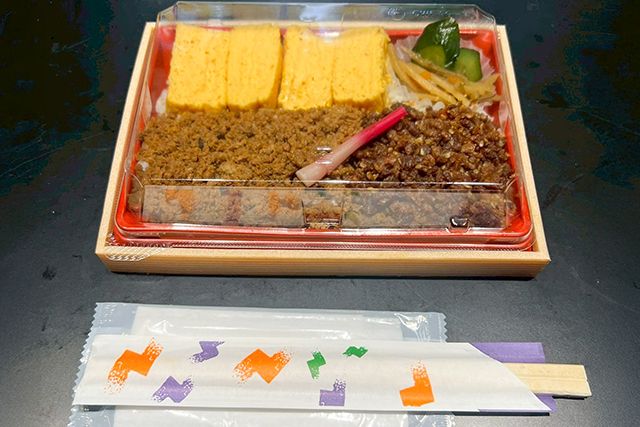 eggg-鶏そぼろ弁当（牛タンしぐれ）