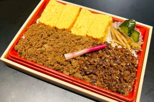 eggg-鶏そぼろ弁当（牛タンしぐれ）