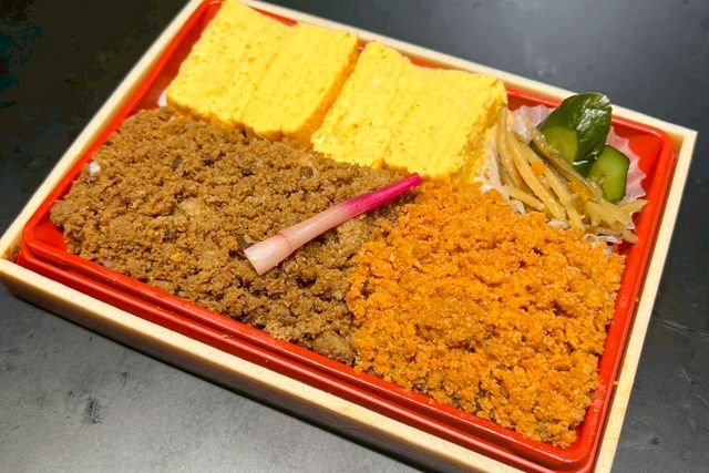 eggg-鶏そぼろ弁当（鮭明太子）