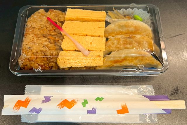 eggg-しめじ＆きんぴらの炊き込みご飯餃子弁当