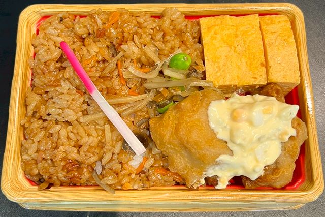 eggg-しめじ＆きんぴらの炊き込みご飯チキン南蛮弁当