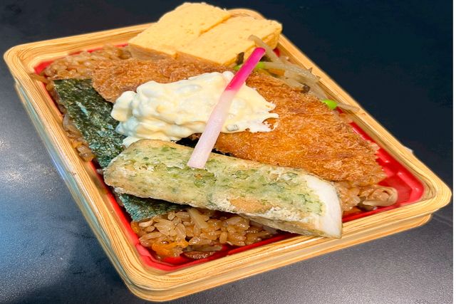 eggg-しめじ＆きんぴらの炊き込みご飯の海苔弁当